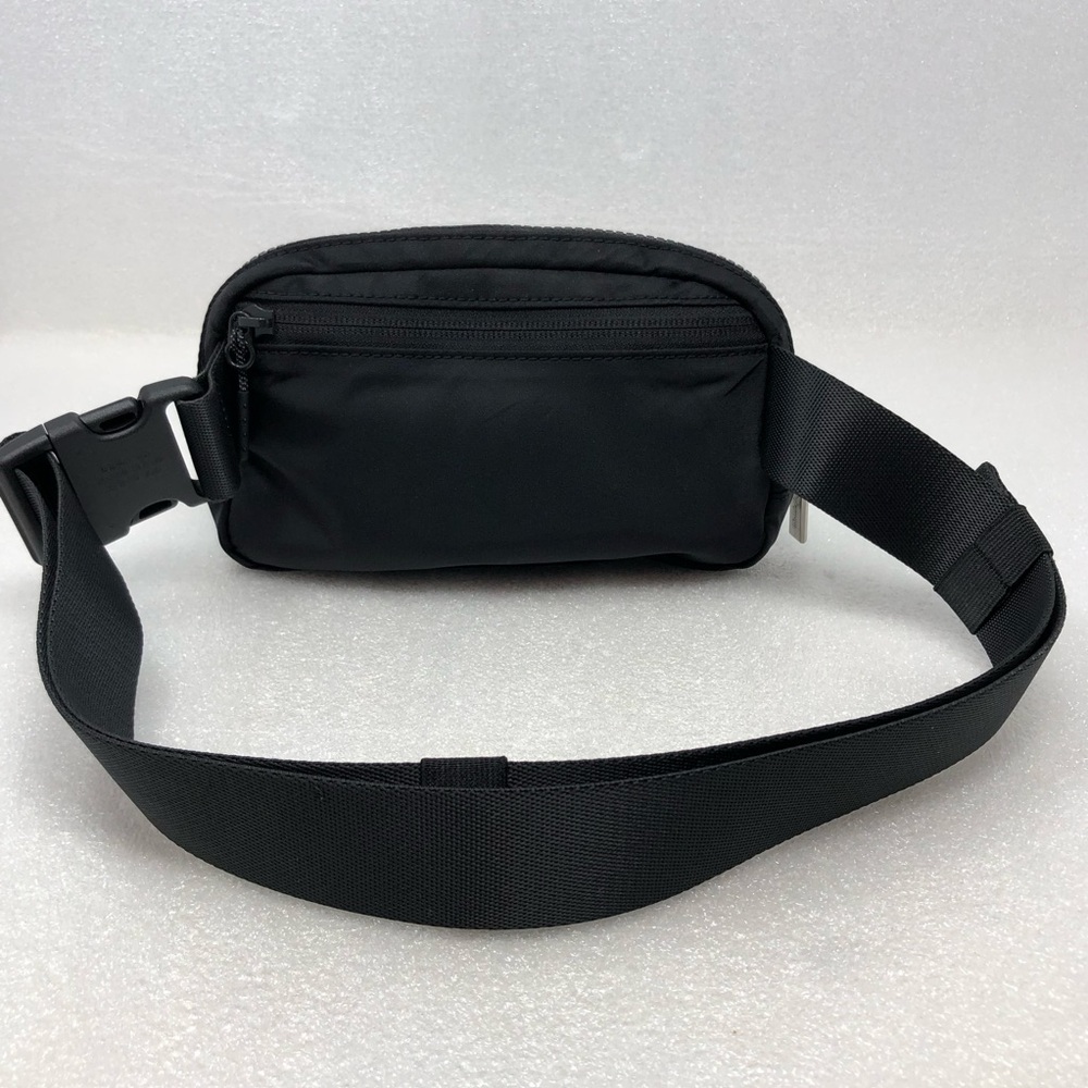 Lululemon Everywhere Belt Bag In Black - Picture 6 of 15